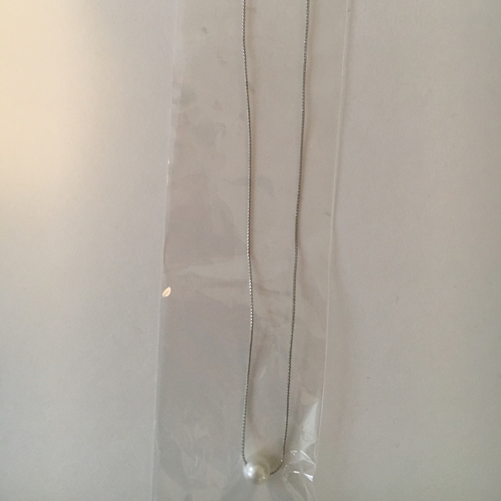 Single Pearl Neclace